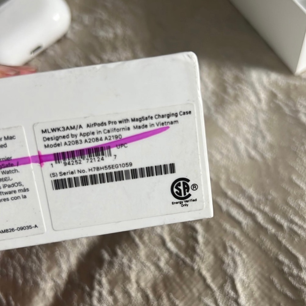 - Apple AirPods Pro Like new - Picture 6 of 6